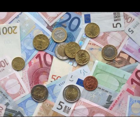 Euro atinge minimul ultimei luni şi jumătate. Dolarul creşte puternic cu 1,6%, într-o singură şedinţă