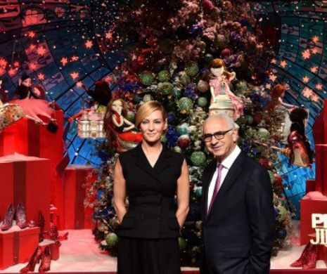 Extravaganţă!  La Paris, sărbătorile de Crăciun încep cu Uma Thurman şi un brad de Crăciun inedit