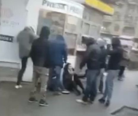 Hoți de buzunare, BĂTUȚI DE CĂLĂTORI în stația de autobuz | VIDEO