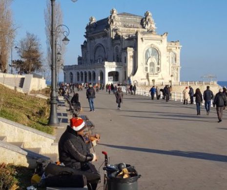 Pelerinaj pe Faleza Cazinoului din Constanța în a doua zi de Crăciun