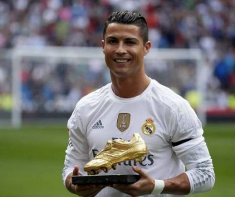 Premieră mondială! Cristiano Ronaldo va juca fotbal ÎNCĂLȚAT ÎN AUR | FOTO