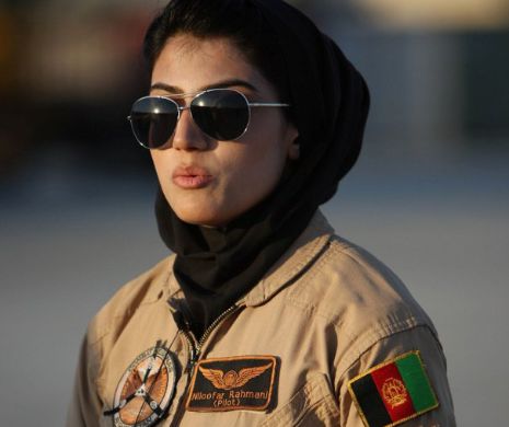 Prima femeie-pilot din AFGANISTAN a făcut o mișcare SURPRIZĂ