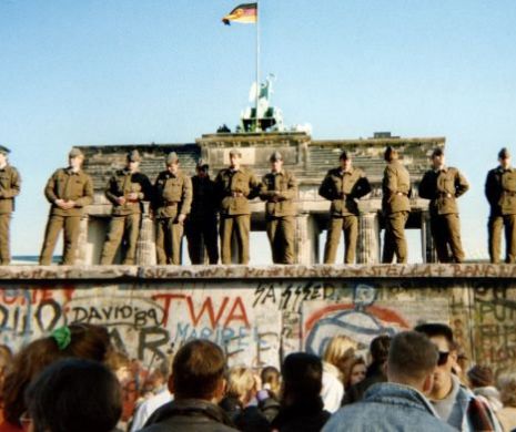 Sfârșitul „viitorului luminos al omenirii” din Europa de Est (III). RDG - „Vitrina comunismului”, spartă de cărămizile din Zidul Berlinului