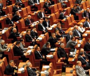 ANALIZĂ - Ce înseamnă asumarea răspunderii Guvernului pe graţiere şi codurile penale