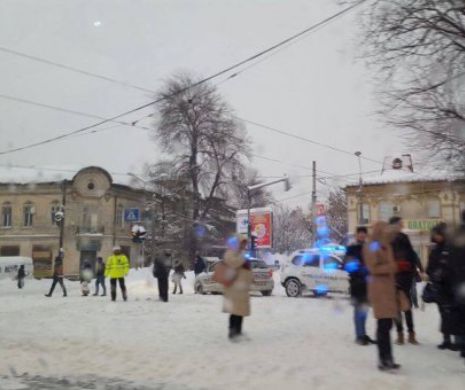 Bucureștiul sub nămeți. Primarul Sectorului 4, Daniel Băluță face un apel către cetățeni să evite pe cât posibil deplasarea cu mașinile personale
