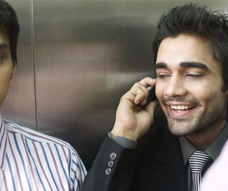 Ce se întâmplă dacă FOLOSEŞTI telefonul MOBIL în lift