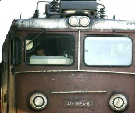 CFR a făcut CUM AM SPUS NOI: Cu mașina pe calea ferată