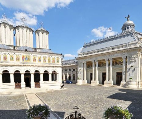 EXPUNERE INDECENTĂ pe Dealul Patriarhiei. DECORAȚIUNILE PERVERSE expuse în văzul TUTUROR în cel mai SFÂNT loc din București | FOTO