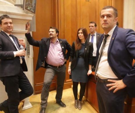Foștii membri ai Guvernului Cioloș, ACUM parlamentari USR, REFUZĂ SĂ PARTICIPE la ancheta parlamentară asupra bugetului pe 2016.  CE MOTIVE invocă aceștia