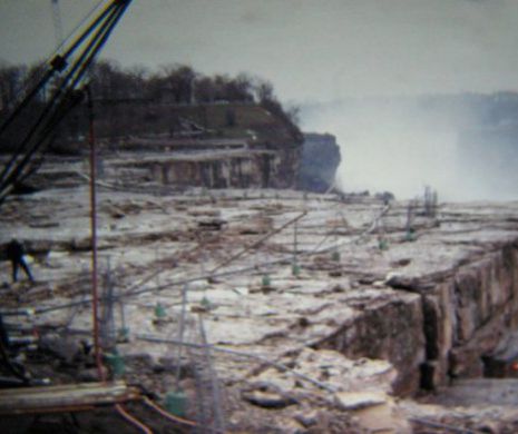 Imagini incredibile ca după potop! Cum arată Cascada Niagara SECATĂ