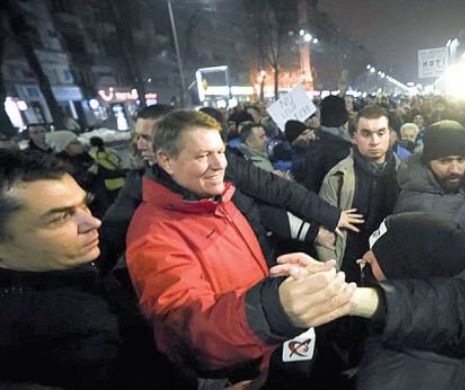 Iohannis a ieşit în stradă împotriva „găştii de oameni politici cu probleme penale”