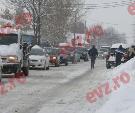 Ninsori abundente: Autostrada Soarelui, autostrada Bucureşti-Ploieşti şi zeci de drumuri naţionale şi judeţene au fost închise
