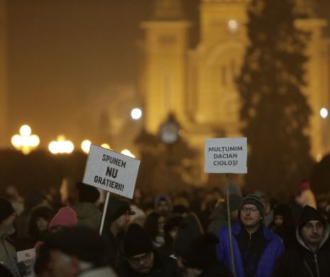 Protest anti grațiere la Timișoara: ”Vrem democrație, nu vrem golănie!” I FOTO