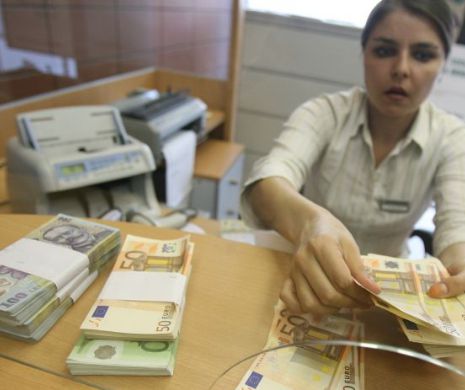 Românii economisesc tot mai mult în depozite bancare. Ce monedă preferă