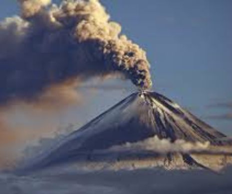 Un vulcan a erupt de ZECI DE ORI în câteva ore. Localnicii sunt în PANICĂ