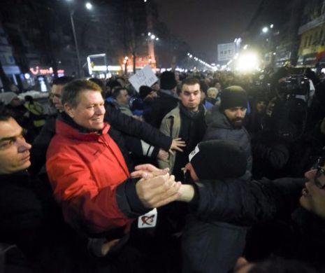 Unde este preşedintele Klaus Iohannis în timpul protestelor din ţară. Oamenii îl aşteaptă în stradă