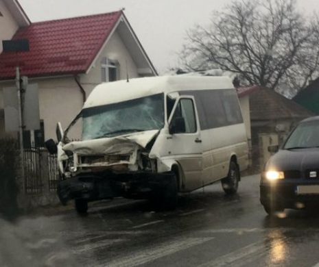 Accident grav pe un drum național din Cluj. 16 persoane sunt rănite