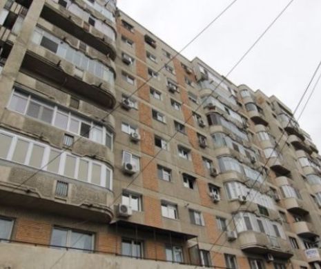 Detalii ȘOCANTE în cazul bebelușului căzut de la etajul trei în București. Cine i-a salvat viața?