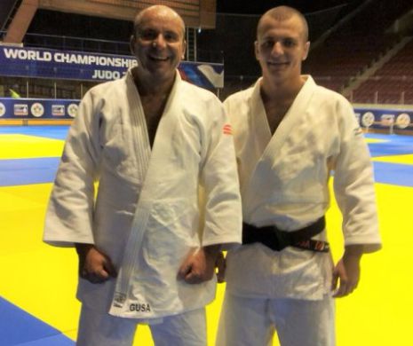 Înaintea alegerilor de la Federația Română de Judo, Cozmin Gușă s-a încălzit pe tatami cu fiul său