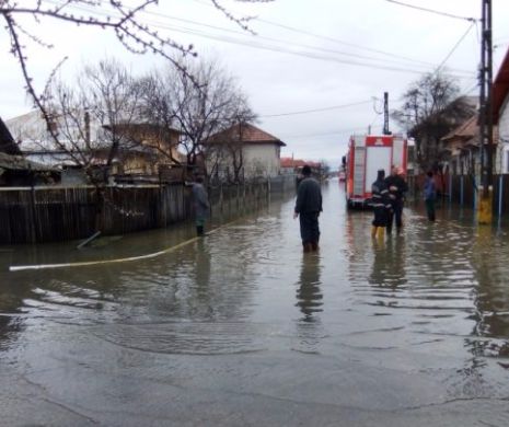 Inundațiile fac ravagii în Harghita! Sute de gospodării inundate în mai multe localități. Unele școli au suspendat cursurile
