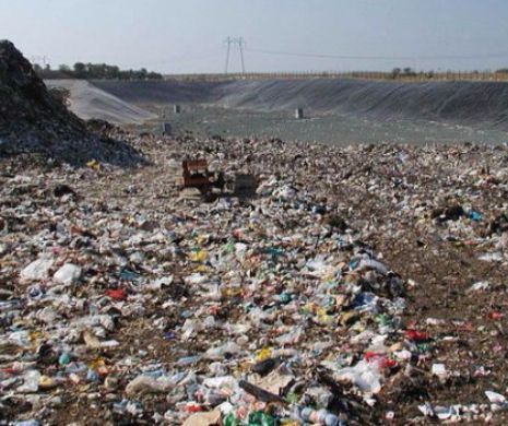 Județul Constanța riscă sancțiuni uriașe pentru că nu a închis gropile de gunoi neconforme