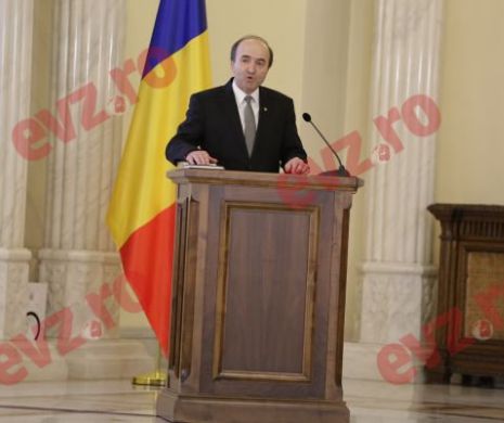Ministrul Justiţiei îi desparte pe Klaus Iohannis şi Traian Băsescu