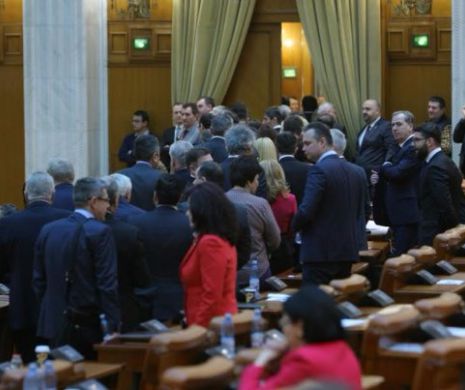 Parlamentarii PSD au părăsit sala de plen la DISCURSUL lui președintelui: "Rușine Iohannis. Ai rupt România în două"