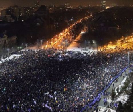 PROTEST. Peste 12.000 de oameni AU PLECAT ÎN MARȘ către Palatul Parlamentului din București. Protestatarii vor forma UN LANȚ UMAN. EVZ.RO vă prezintă șirul evenimentelor