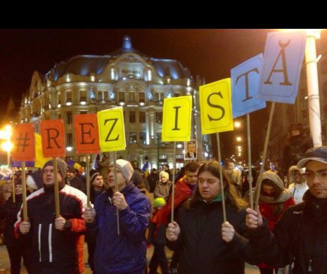 Proteste. Timișorenii cântă ”Deșteaptă-te române” și strâng semnături pentru Proclamație I FOTO