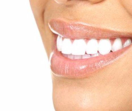 Rețeta SECRETĂ de ALBIRE a dinților INSTANT. Rezultate uimitoare în opt minute, la tine acasă
