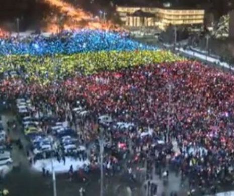 SONDAJ EVZ. Reacţii pozitive ale românilor după acţiunea ”Tricolorul uman” la Piaţa Victoriei
