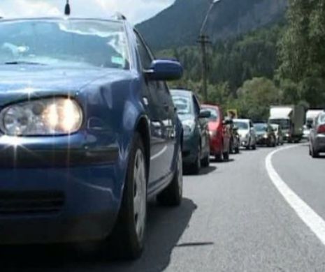 Trafic extrem de aglomerat pe Valea Prahovei: Se circulă în coloană pe traseul București - Brașov
