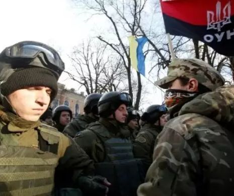 Ucraina în CRIZĂ: Violențe la Kiev. Ultra-naționaliștii au defilat pe străzi și s-au BĂTUT cu Jandarmii