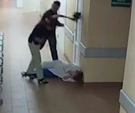 Un pacient BEAT a bătut cu SĂLBĂTICIE un medic și o asistentă - VIDEO