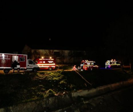 ACCIDENT TERIBIL. Cinci răniţi GRAV după ce o maşină a plonjat în râul Dâmboviţa