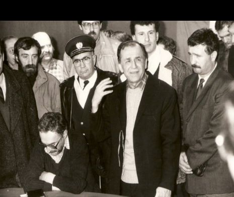 Cine a fost jurnalistul împușcat la REVOLUȚIA din 1989 la ordinul lui ION ILIESCU? Criminalul a fost ridicat la gradul de GENERAL