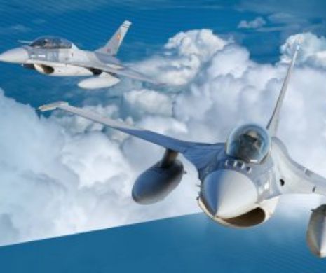 Imagini SENZAȚIONALE cu avioanel F16 Falcon realimentând în zbor. FOTO GALERIE