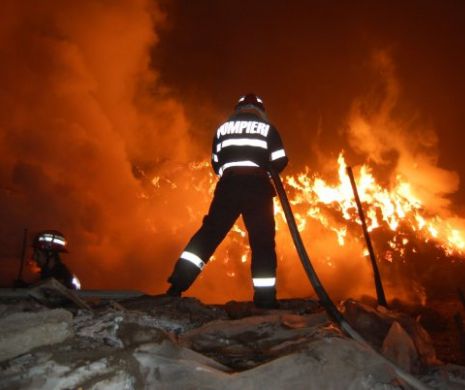 INCENDIAR! Arderea resturilor vegetale în Caraș-Severin dă de furcă pompierilor