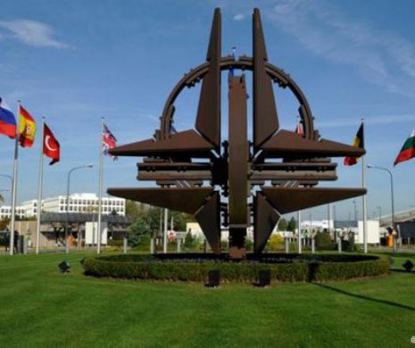 NATO taie cheltuielile Ministerului de Finanţe. Şi SRI-ul este afectat