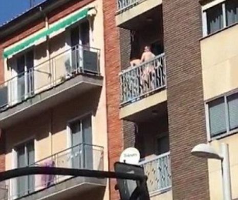 Partidă fierbinte de amor în balcon, sub privirile stupefiate ale trecătorilor  -GALERIE FOTO şi VIDEO