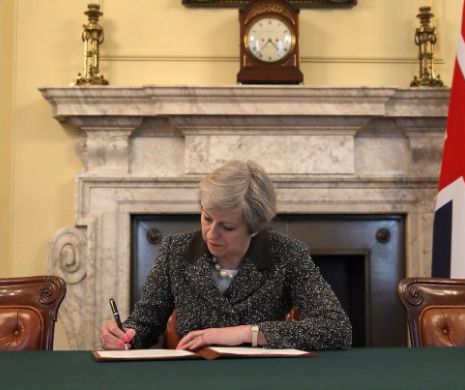 Theresa May a semnat scrisoarea care declanșează Brexitul