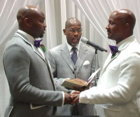 53 de persoane au fost arestate după ce au participat la nunta unui cuplu gay