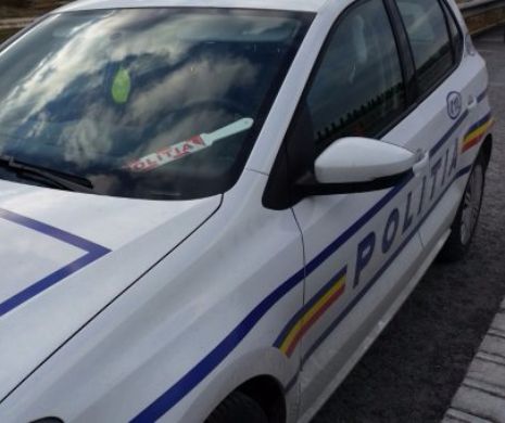 ACCIDENT SPECTACULOS. O femeie a rămas suspendată cu mașina într-un sex-shop