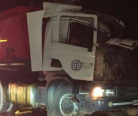 Accident TERIBIL: Zeci de morţi după ce un autobuz a lovit puternic un camion