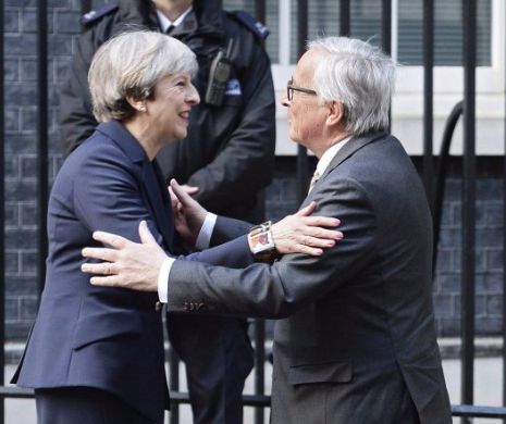 Ce au discutat Theresa May şi Jean-Claude Juncker la lumina lumânărilor