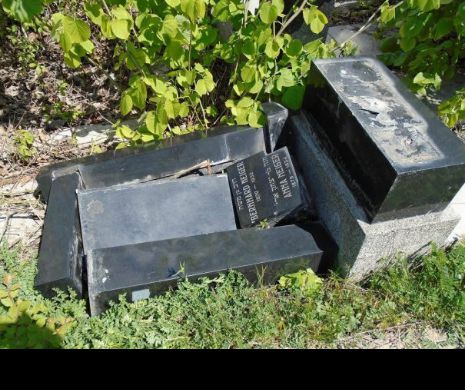 Cimitirul Evreiesc din șoseaua Giurgiului din București a fost vandaliza în noaptea de de    23-24 aprilie: 10 monumente funerare au fost distruse de către autori necunoscuți
