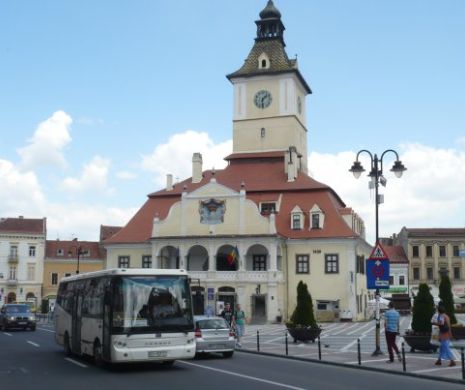 Dacă ajungeți în Brașov în week-end, nu vă bazați pe mijloacele de transport în comun, ci pe mersul pe jos