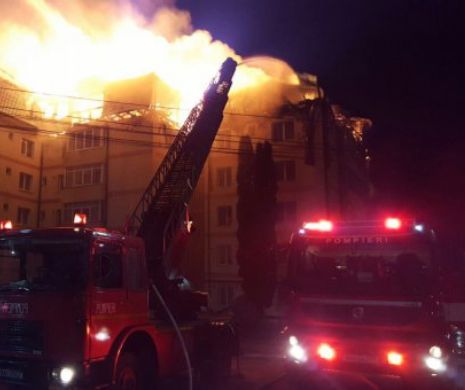 INCENDIU DEVASTATOR. Focul a ARS un BLOC în JOIA MARE. Zeci de oameni au fost EVACUAŢI | GALERIE FOTO/VIDEO