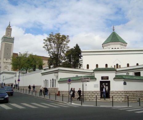 Marea Moschee din Paris INVITĂ ISLAMICII să-l voteze pe Macron