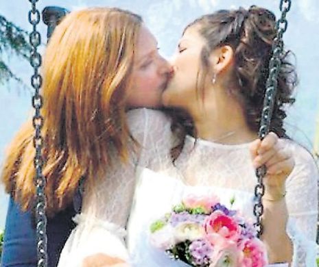 O româncă s-a căsătorit în Italia cu iubita sa. Cuplul gay are deja un copil, o fetiță
